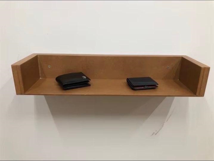 Wandplank open met inhoud